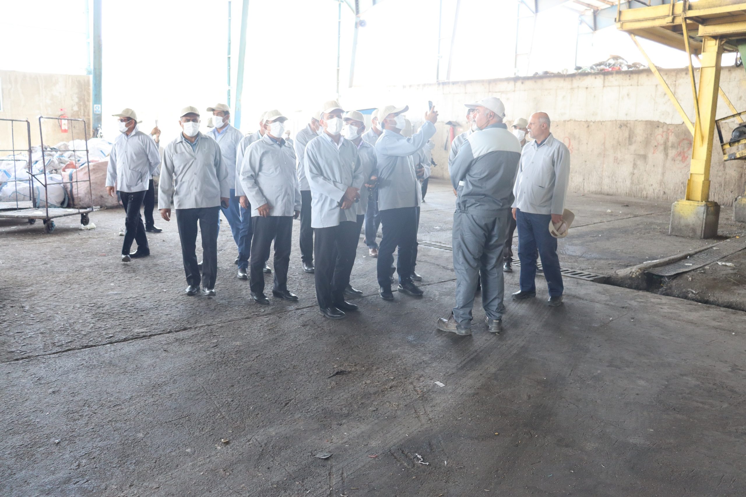 بازدید معاونین استانداری و شهرداران استان کهگیلویه و بویراحمد از مجتمع بازیافت، پردازش و تولید کود