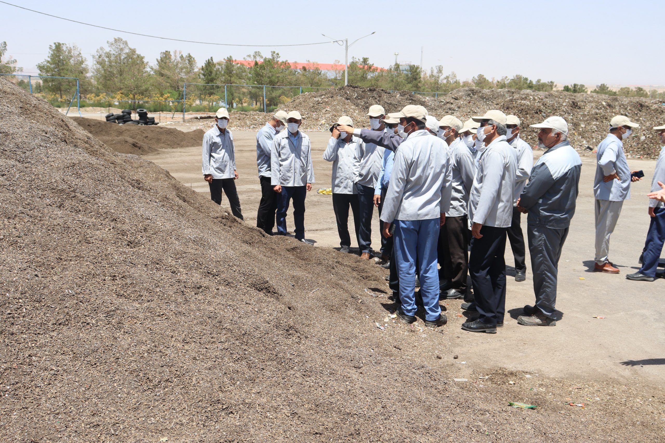 بازدید معاونین استانداری و شهرداران استان کهگیلویه و بویراحمد از مجتمع بازیافت، پردازش و تولید کود